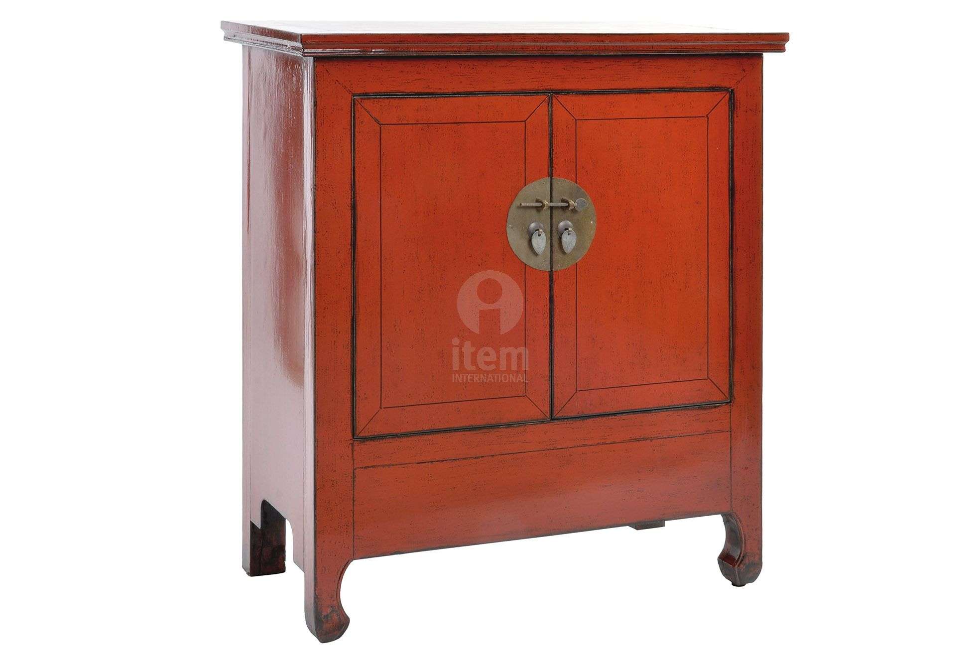 Armoire Basse Rouge Orangee Tres Viellie Laquee Chinoise Pour Une Chambre