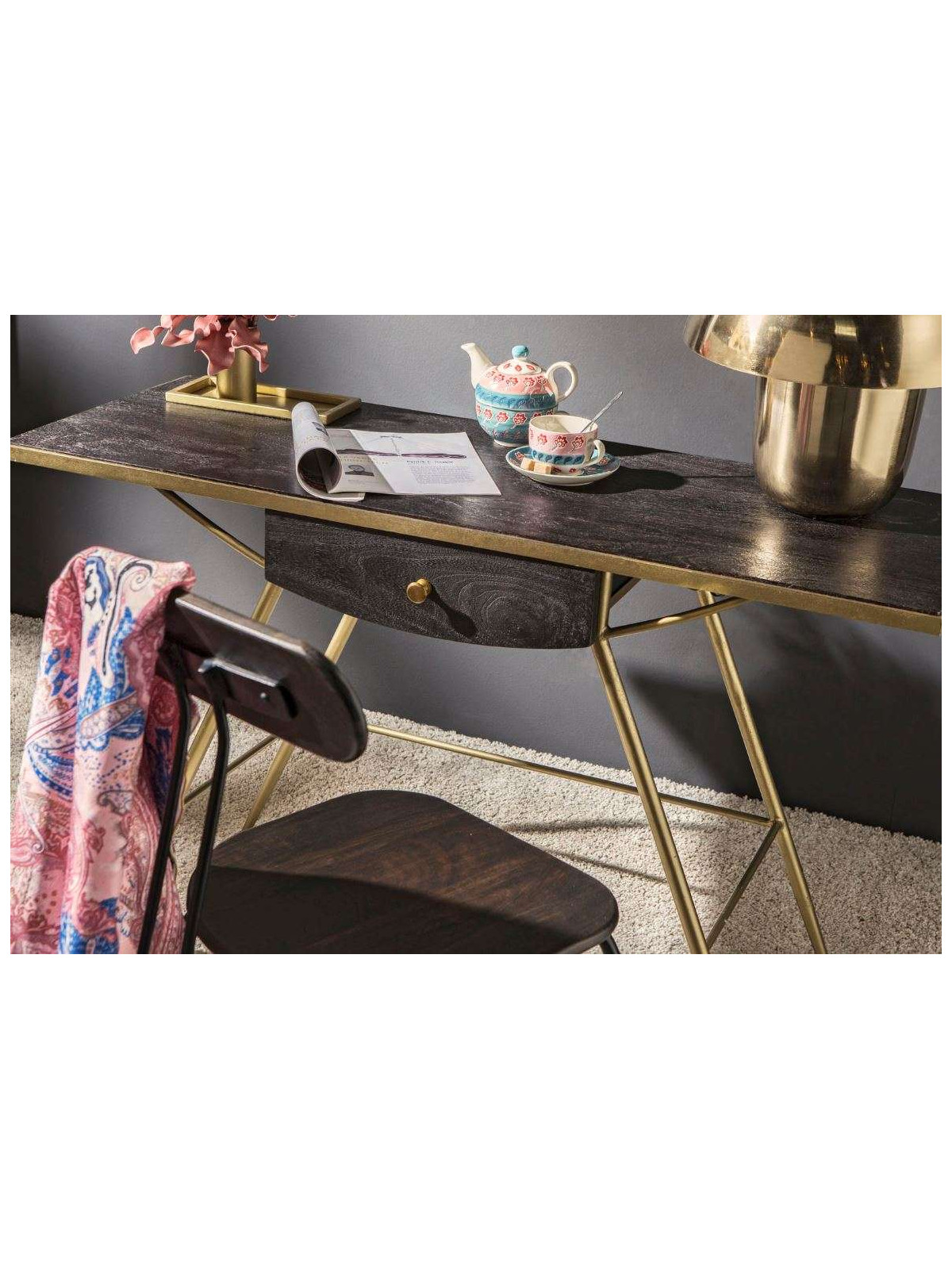 Bureau contemporain noir et doré chic