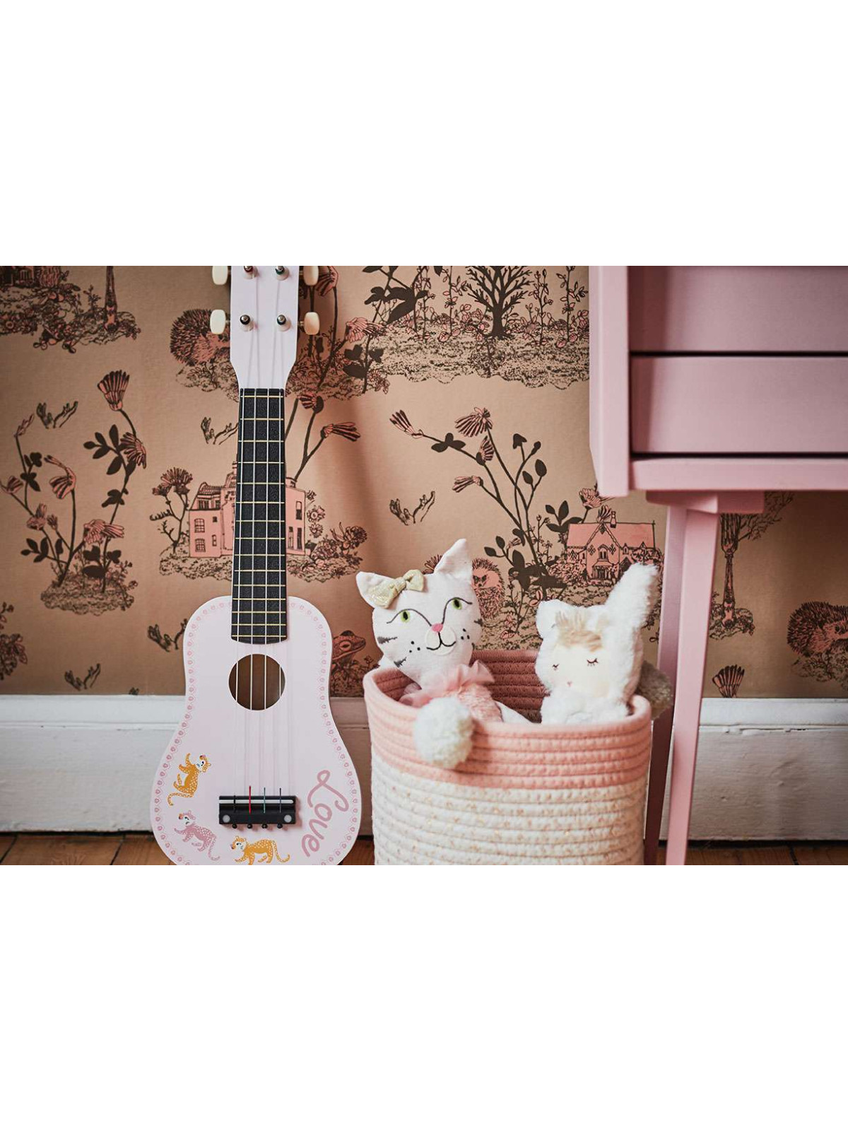 Guitare rose Amadeus