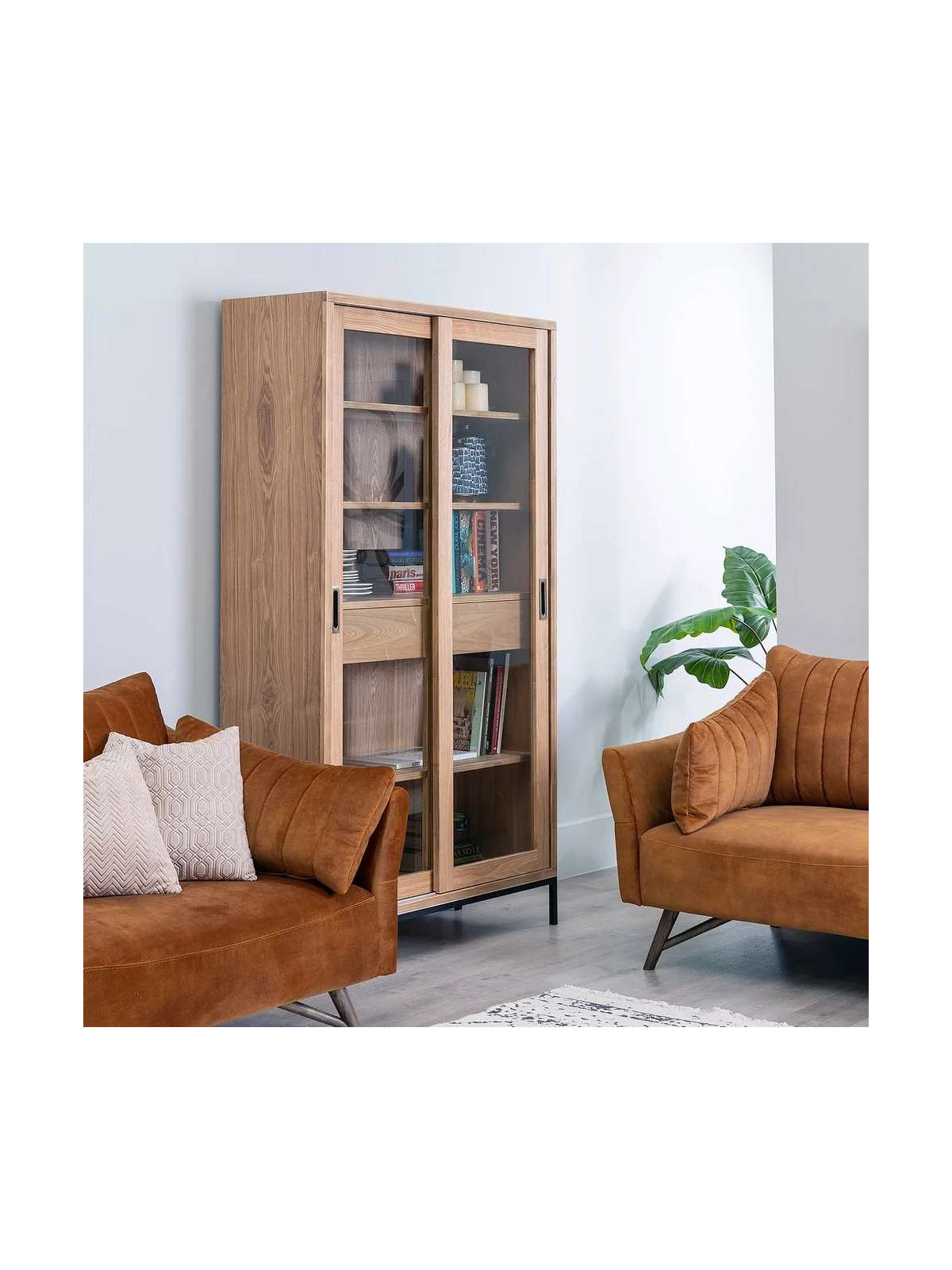 Armoire vitrée Tang en bois de frêne