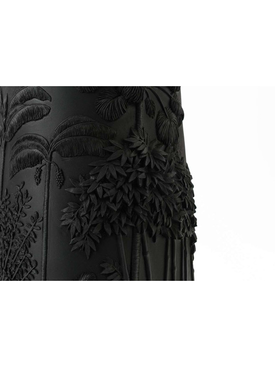 Vase noir en fueille