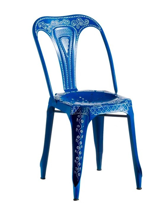 chaise décoré en métal bleu